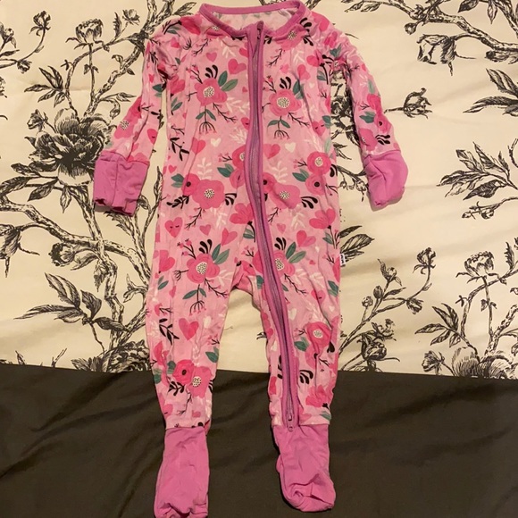 little sleepies Other - Little sleepies 0-3 months zippies